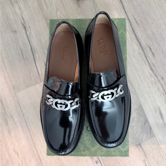Gucci Black Patent Leather Horsebit Chain Loafers main image 6